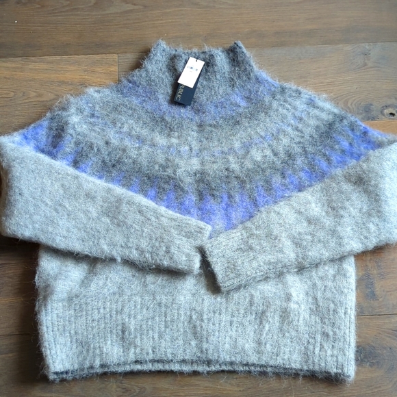 BANANA REPUBLIC NWT Alpaca Sweater - Picture 1 of 3